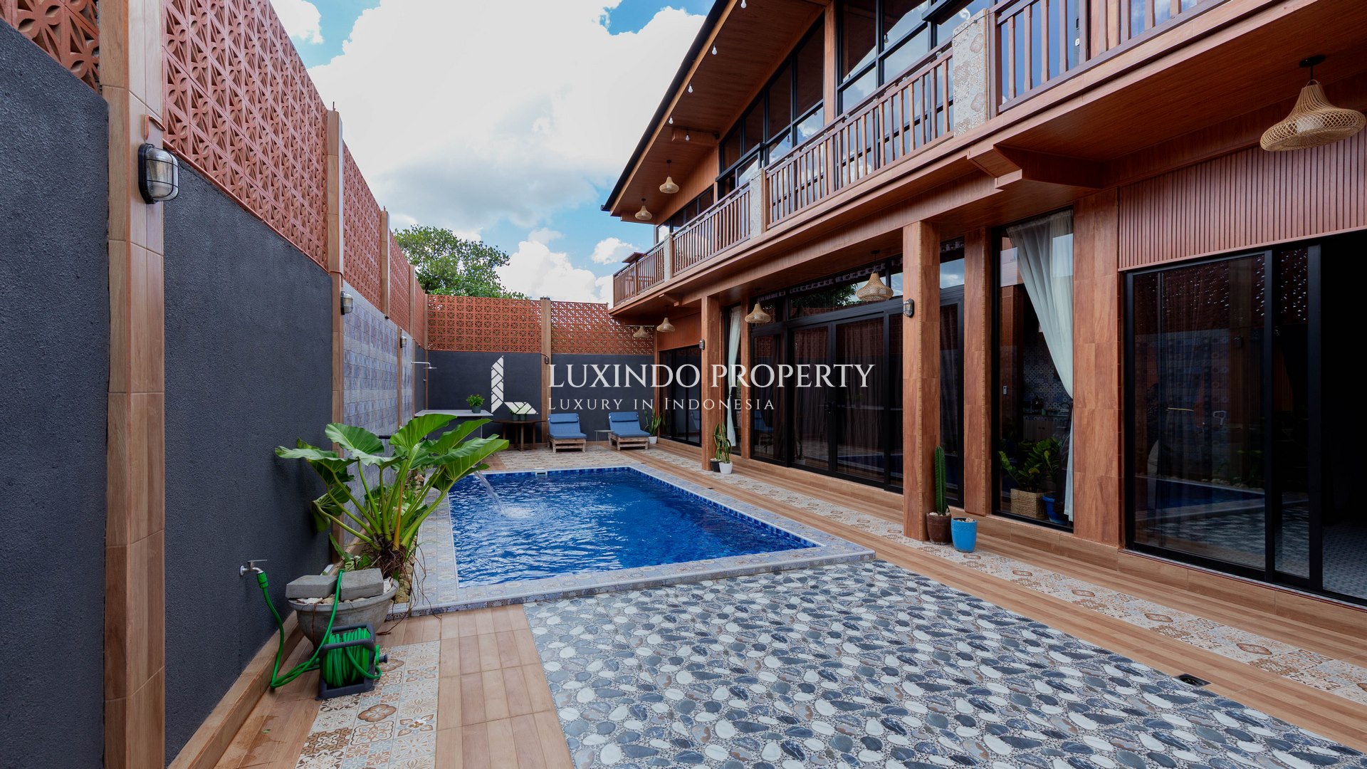 UNGASAN – 4BR TIMBER SANCTUARY WITH GWK VIEWS FOR YEARLY RENTAL (RV493)
